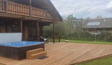 Dwr Y Felin Log Cabins