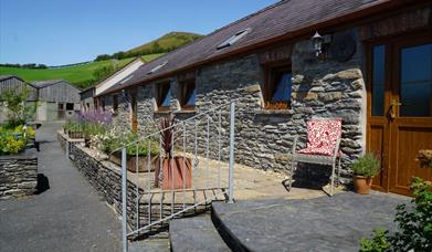 Pengwernydd Cottages - Barn, Byre and Stable