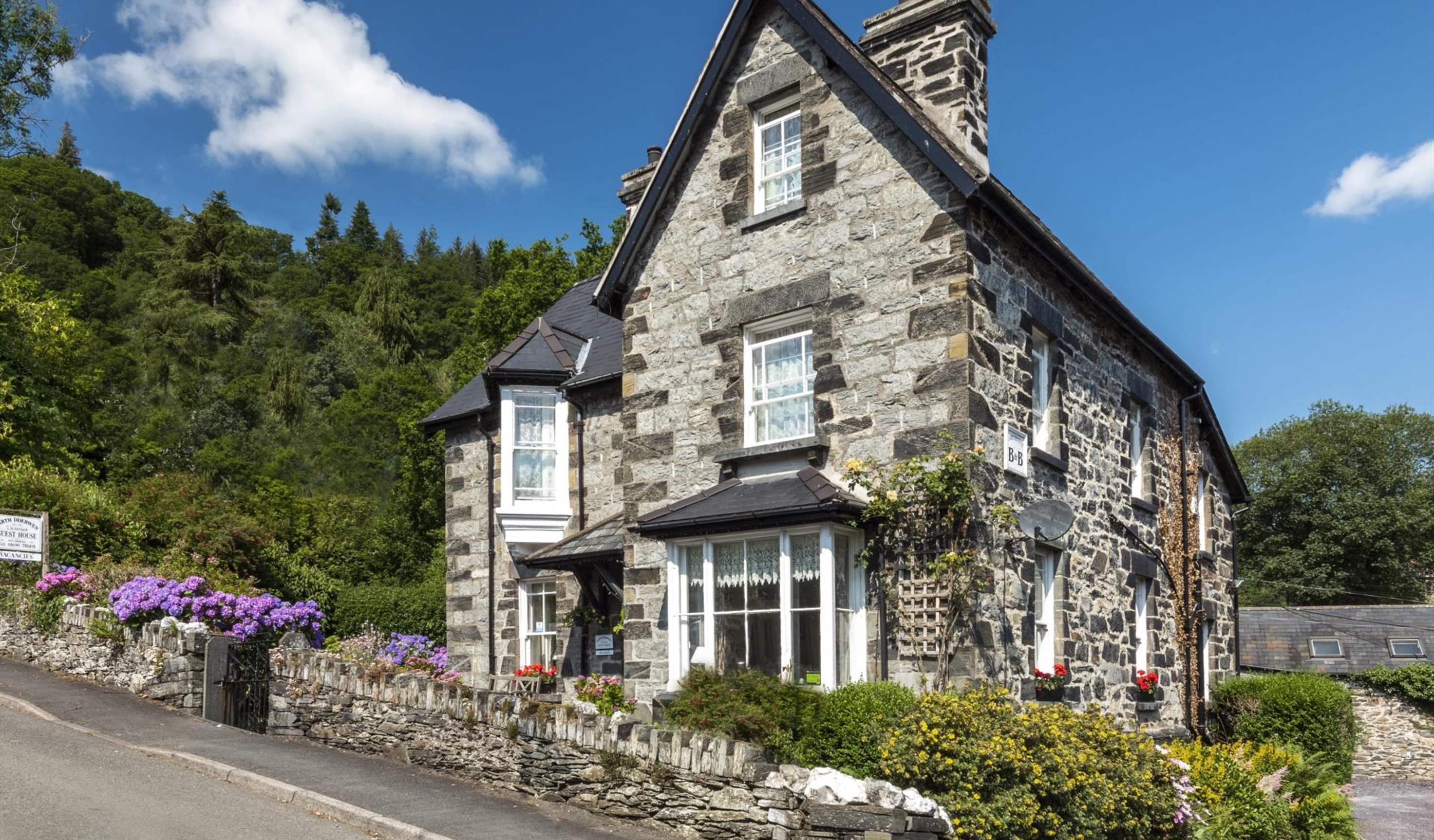 Garth Dderwen Guest House