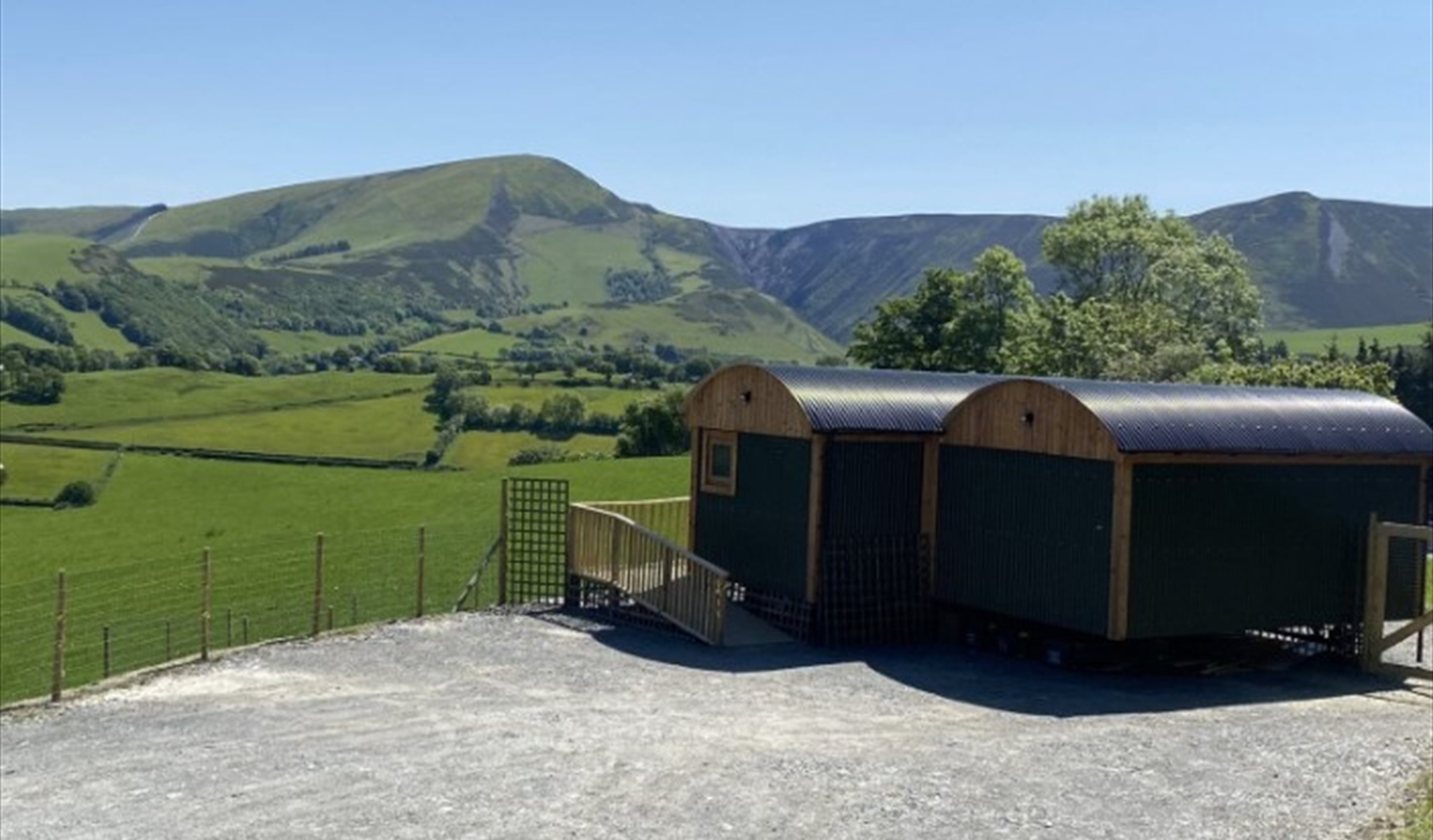 Hafan y Mynydd shepherd's hut, Dulas Glamping