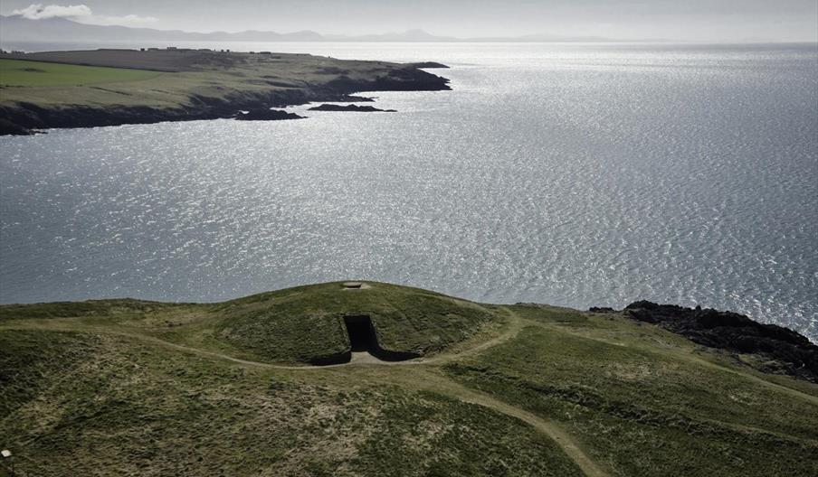 Barclodiad y Gawres (Cadw)