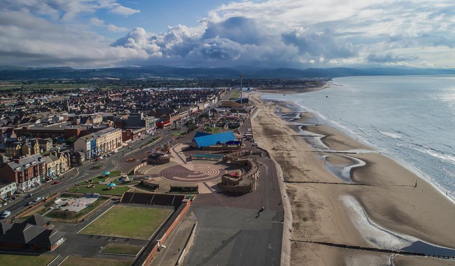 can you take dogs on rhyl beach