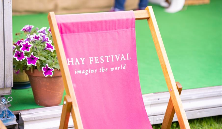 Hay Festival - browsing the books