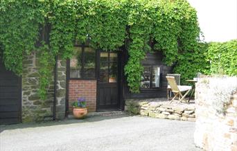 self catering Granary Cottage Mid Wales
Sleeps 4 in 2 en-suite bedrooms. Panoramic views, dogs welcome, surrounded by farmland, great walking good Wi