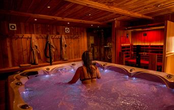 Spa suite hot tub