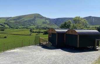 Hafan y Mynydd shepherd's hut, Dulas Glamping