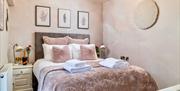 Afon Rhaiadr Country House - Jasmine Double Room with ensuite Rain Shower